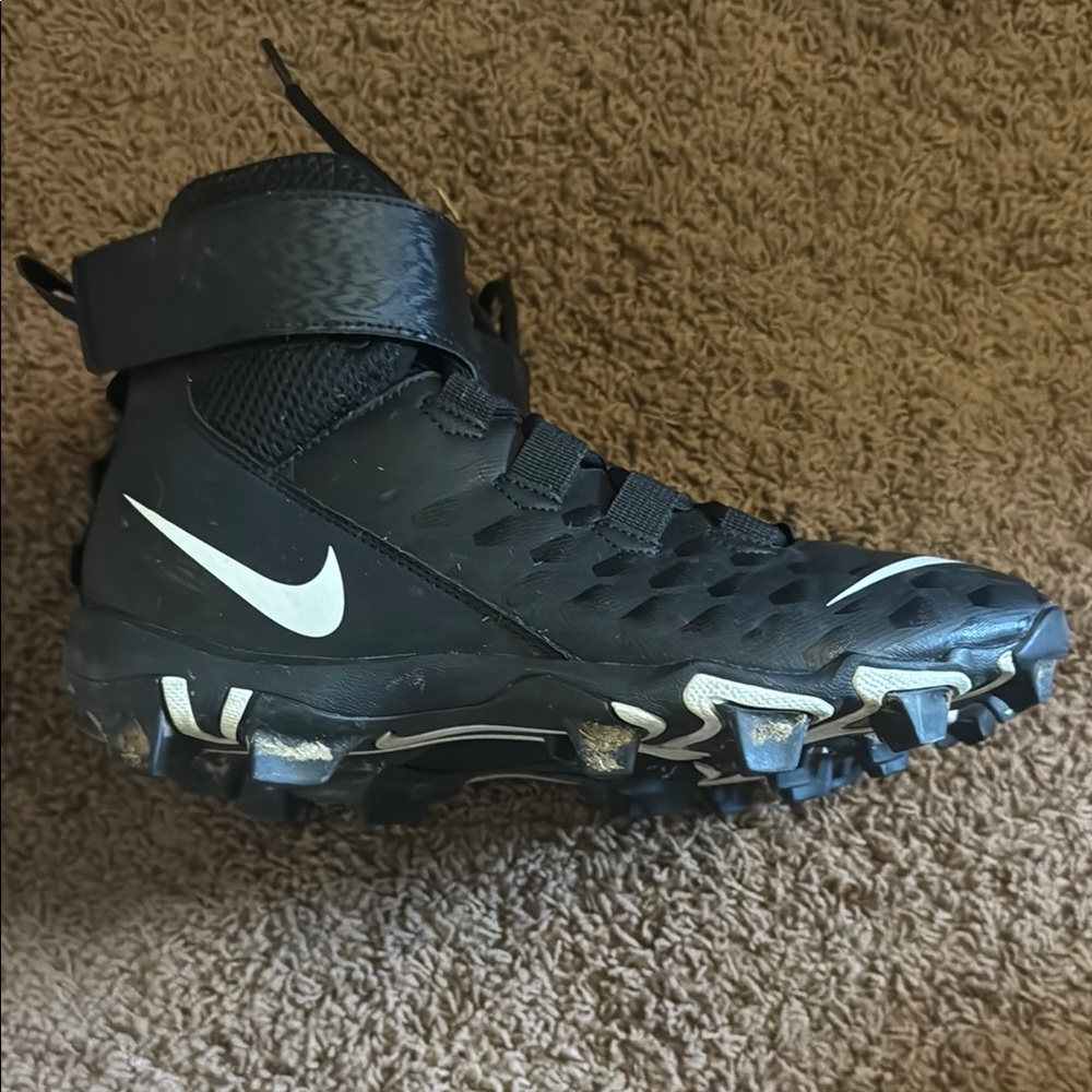 Nike Men’s Black and White Football Cleats